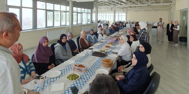 Grafik Tasarımı 2. Sınıf Öğrencilerinden, 1. Sınıf Öğrencilerine “Hoş Geldiniz” Etkinliği