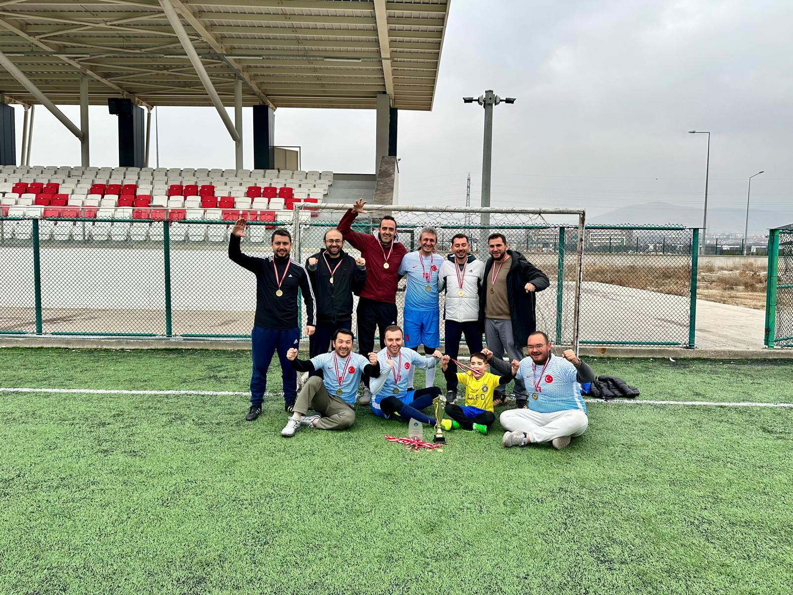 Birimler arası Futbol Turnuvasında Mühendislik Futbol Takımı 3. olmuştur.